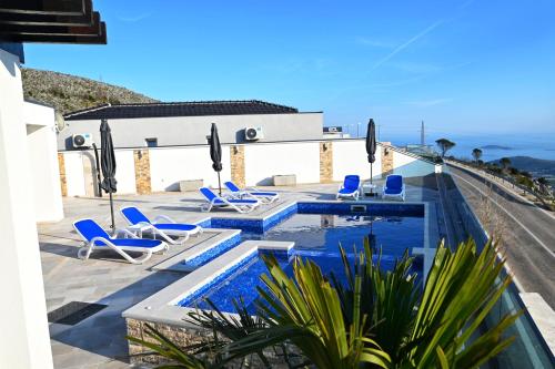 Kolam renang di atau dekat dengan Lux Villa LUS near Dubrovnik with private pool