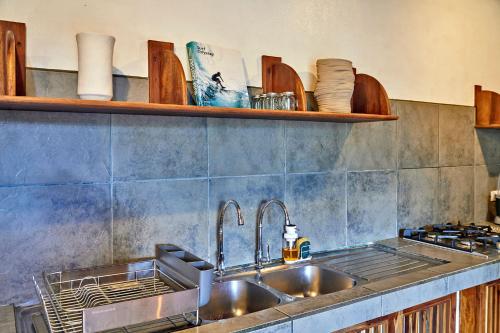 a kitchen with a sink and a counter top at Casa Calocita in Santa Teresa Beach