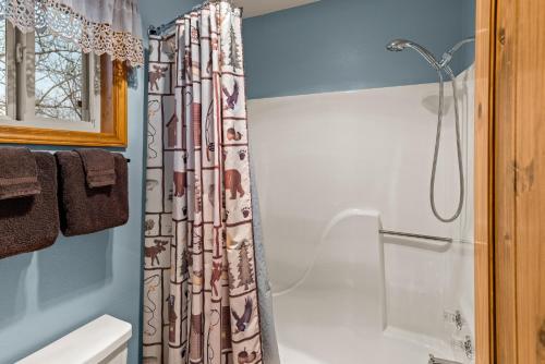 Un baño de The Lookout Lodge
