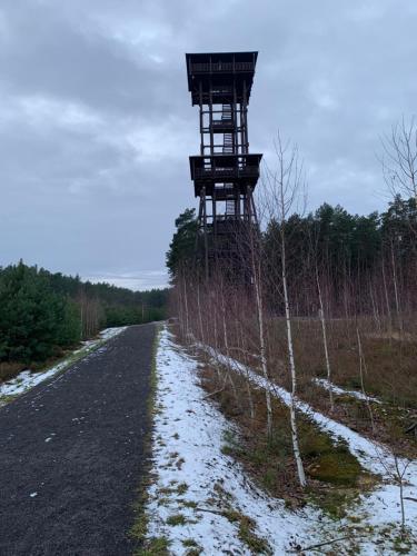 a tower on the side of a dirt road at Przy Złotych Piaskach 1 in Sława