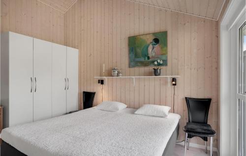 Postel nebo postele na pokoji v ubytování Nice Home In lbk With Wifi