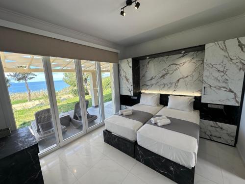 Posteľ alebo postele v izbe v ubytovaní Nikos Apartments Corfu