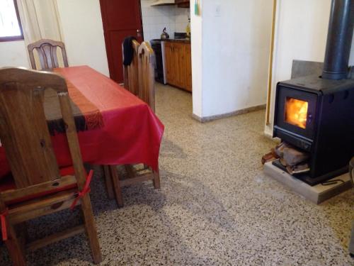a kitchen with a table and a stove in a room at Casa Ana Tanti in Tanti