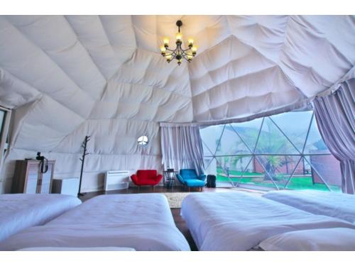 a bedroom with two beds and a ceiling with a window at Ducale Gran Resort 99 - Vacation STAY 00083v in Kujukuri