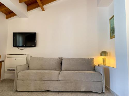Χώρος καθιστικού στο Rouchotas Apartments