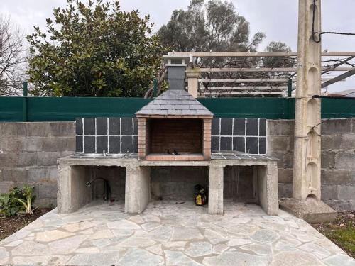 a brick oven sitting on top of a patio at Viviendas uso turístico REME I in Foz