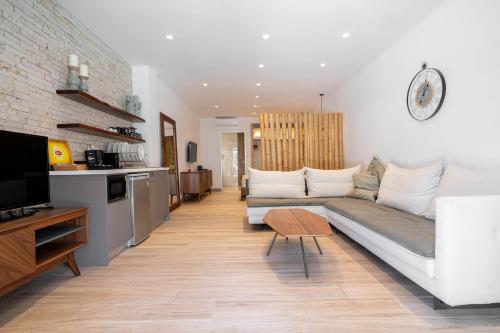 Kuchyň nebo kuchyňský kout v ubytování fns lounge suites