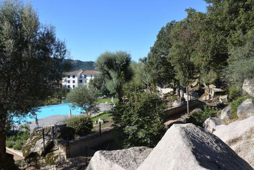 T2 neuf 4 personnes avec piscine/terrain tennis