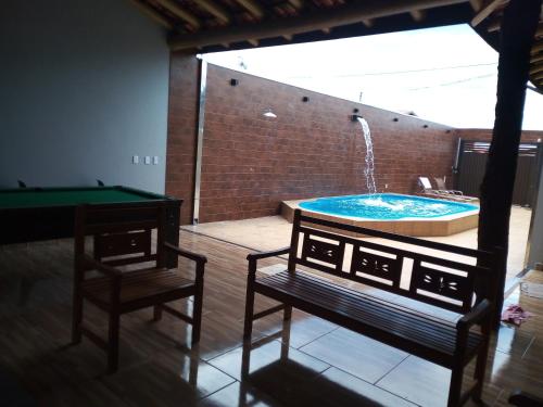 a pool table with a fountain in a room with a pool table at Aconchego da canastra in Delfinópolis