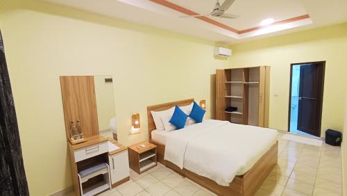 Llit o llits en una habitació de Velaa Garden View, Fodhdhoo- Maldives
