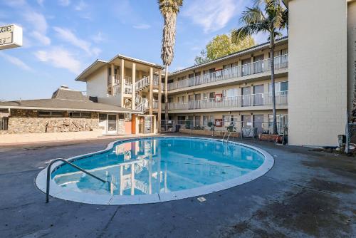 a swimming pool in front of a building at Heritage Inn Express Hayward in Hayward