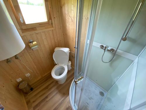 Ванная комната в Maringotka na samotě na kozí farmě
