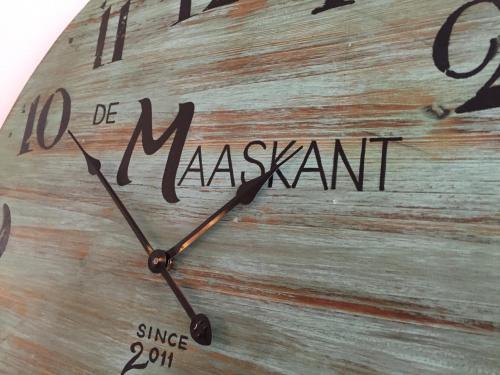 Hotel De Maaskantに飾ってある許可証、賞状、看板またはその他の書類