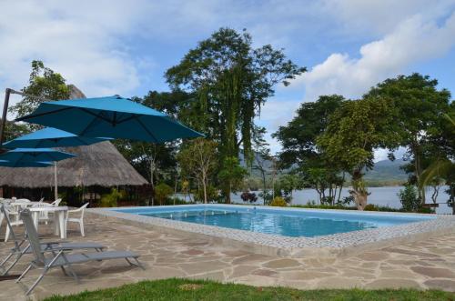 Kolam renang di atau dekat dengan Las Jawas Lodge