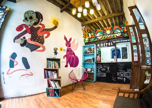 a room with a wall with a mural of a mermaid at Gente de Más Hostel in Puebla