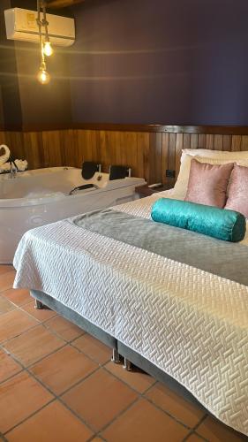 Postel nebo postele na pokoji v ubytování HOTEL CAMPESTRE MANOA