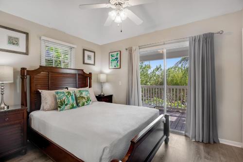 a bedroom with a bed and a window at Palm Villa in Duck Key