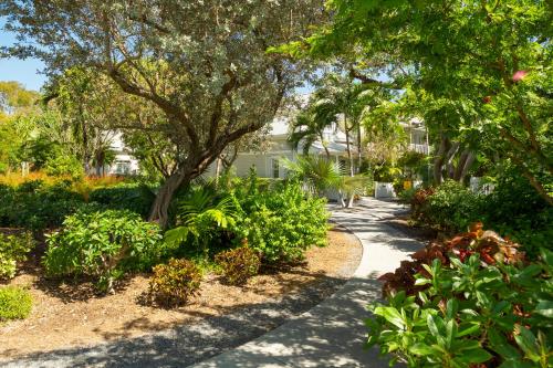 Jardín al aire libre en Sailor's Sanctuary - A Renovated Condo in Key West