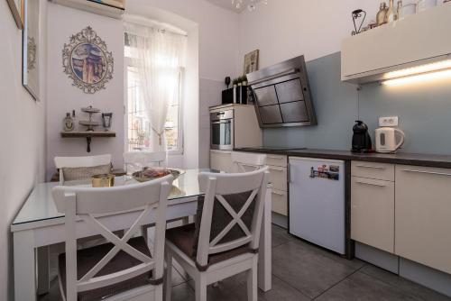 Apartments by the sea Rijeka - 20721