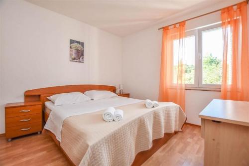 a bedroom with a bed with two towels on it at Seaside holiday house Banj, Pasman - 21126 in Ždrelac