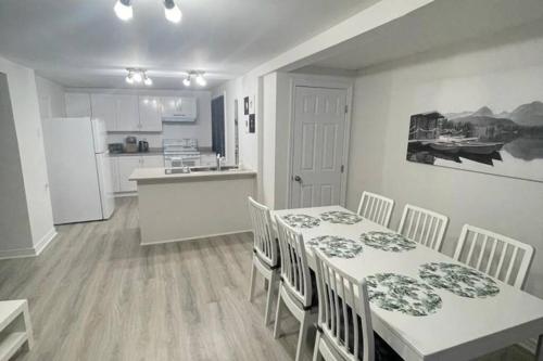 Photo de la galerie de l'établissement Central, convenient and comfortable 3 Bedrooms house near downtown Gatineau/Ottawa with free parking, à Gatineau
