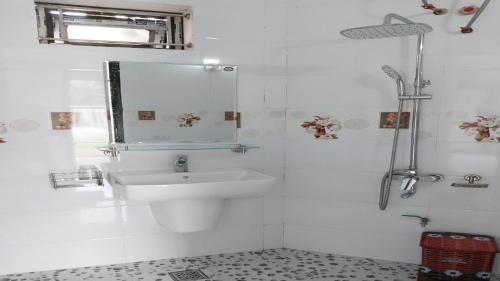Koupelna v ubytování Nha Xanh Homestay