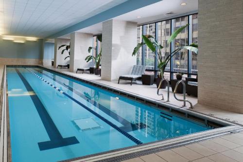 a large swimming pool in a hotel lobby at Radisson Blu Aqua Hotel, Chicago in Chicago