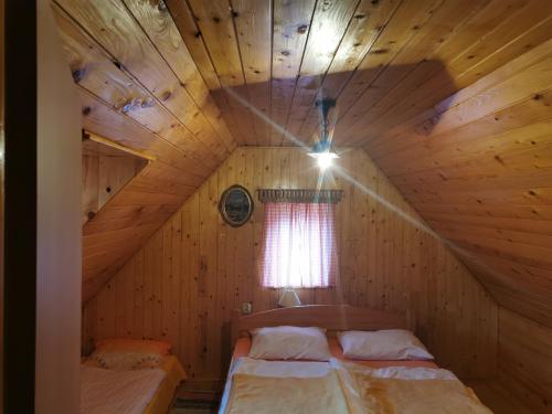 Postel nebo postele na pokoji v ubytování Ivona - Kuća za odmor Perušić - Stara Lika