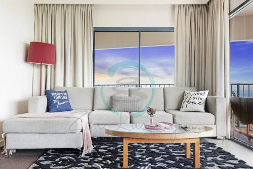 Χώρος καθιστικού στο ZEN88 Esplanade: 3-BR Luxury Suite Near Waterfront