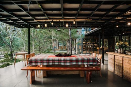 Ресторан / где поесть в LEE & Sau Sau Garden - Venuestay