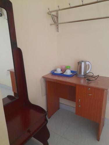 a wooden table with a tea pot on top of it at Green Village in Ella