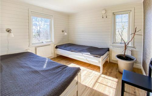 Ένα ή περισσότερα κρεβάτια σε δωμάτιο στο Amazing Home In Tvååker With Kitchen