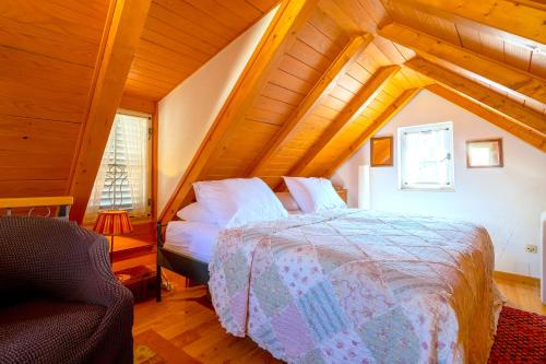 Tempat tidur dalam kamar di Luxury Villa AMMARULLA in Split CENTRE