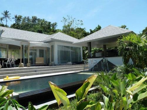 a house with a swimming pool in front of it at La maison du bonheur à samui in Koh Samui
