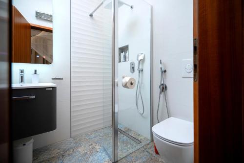 Phòng tắm tại Kalina Deluxe Apartments