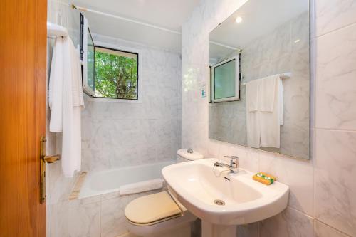 A bathroom at Oro Del Mar iv Apartamento 02