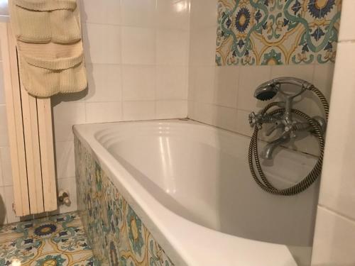 Ένα μπάνιο στο Casa Amedeo