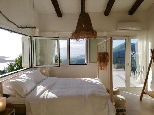 Letto o letti in una camera di Villa Romee with private swimmingpool and panoramic view on Elounda