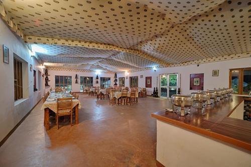 Restaurant ou autre lieu de restauration dans l'établissement Jaisalmer Winds Desert Camp
