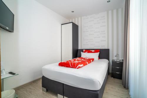 Кровать или кровати в номере Altstadt Hotel Cochem