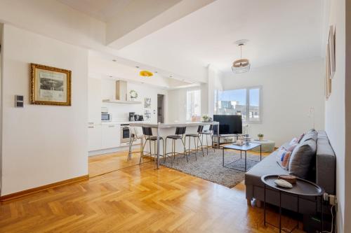 3 bdr Apt Incredible Acropolis View