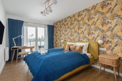Tempat tidur dalam kamar di Exclusive Apartment Porta Mare Marina - Swimming Pool & Sauna by Renters Prestige
