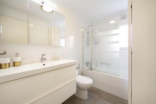 A bathroom at ALTOS DEL SOL by United Renters