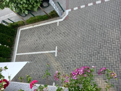 an overhead view of a brick driveway with pink flowers at Villa Jankuloski in Ohrid