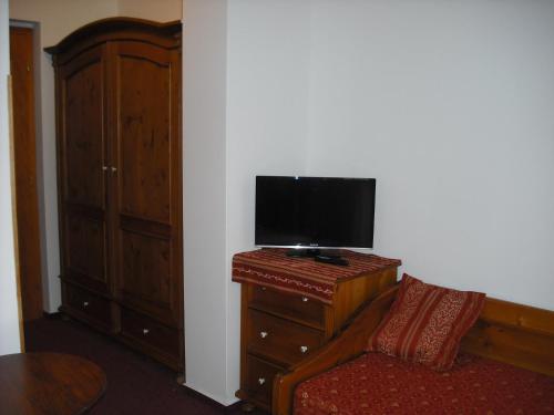 TV a/nebo společenská místnost v ubytování Sport hotel POMI