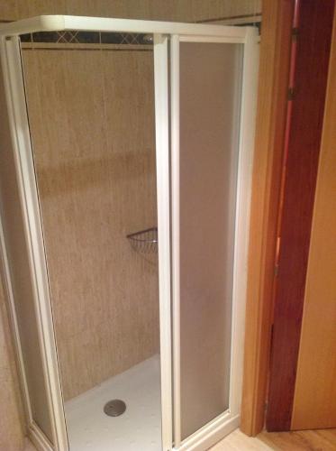 a shower with a glass door in a bathroom at El Ancla in Ponferrada