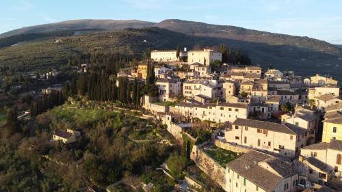 an aerial view of a village on a hill at Acquamarina in Spello