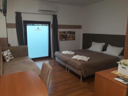 a room with two beds and a large screen at Adams Rooms - Affittacamere in San Giovanni Lupatoto