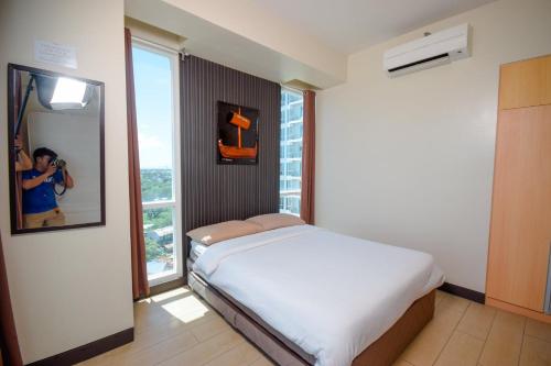 Postel nebo postele na pokoji v ubytování Mactan Newtown Condo