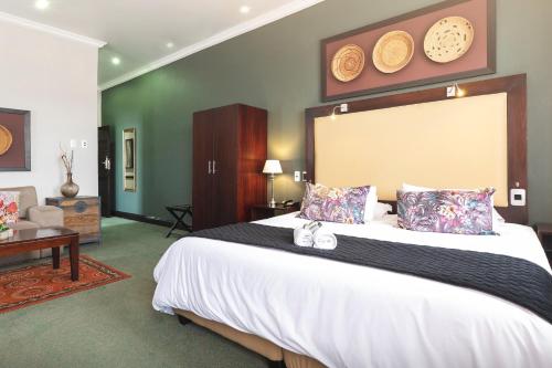 Ein Bett oder Betten in einem Zimmer der Unterkunft The Graham Hotel